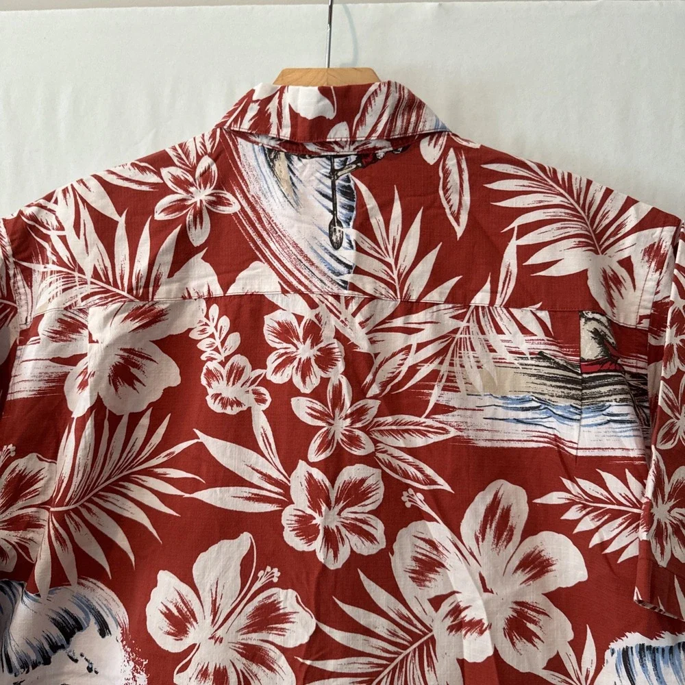 Quiksilver Waterman 'Surfing Santa' Mens SS XL Hawaiian Red/White Button Up